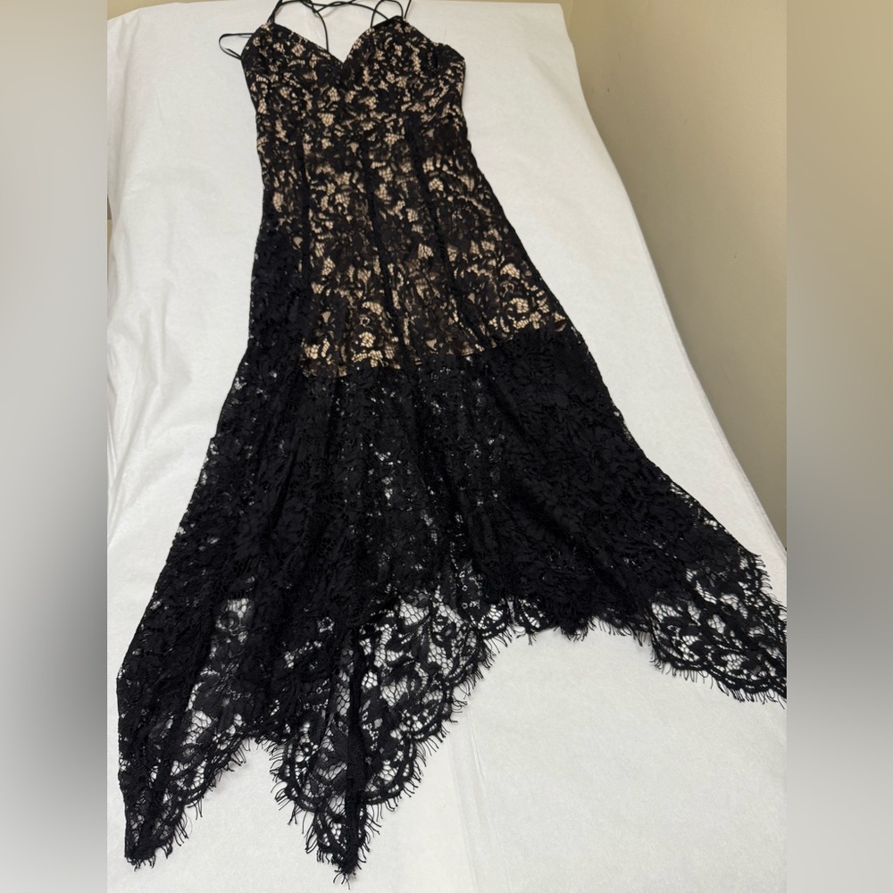 NWT: 🔳CEFIAN  Elegant Black Lace Dress🔳